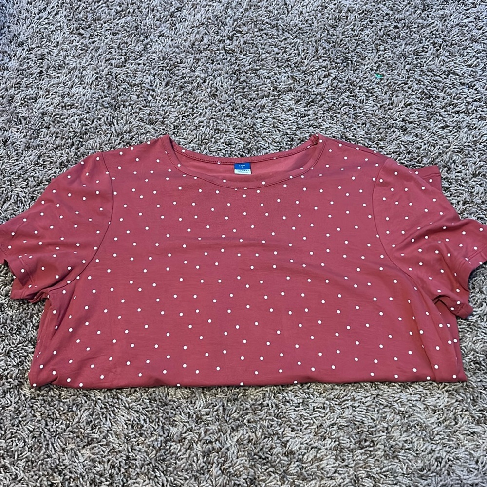 Red polka dot tee